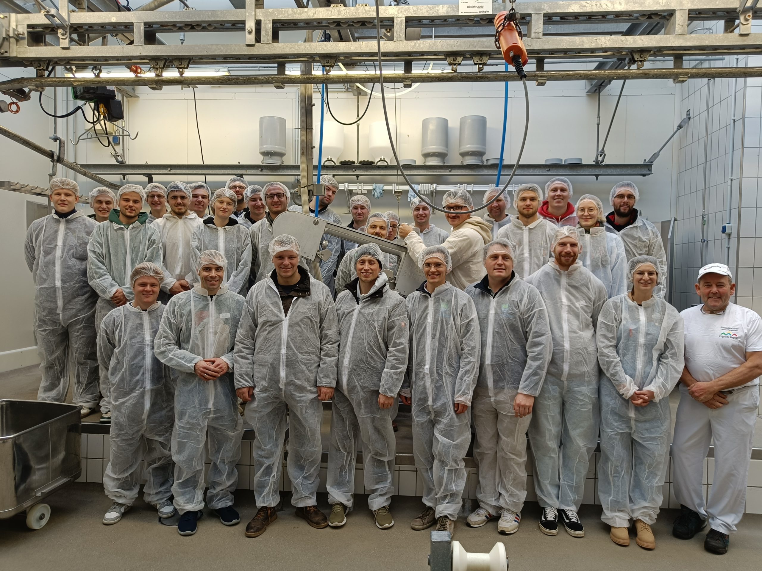 Gruppenbild der Teilnehmenden im komm. Schlachthof